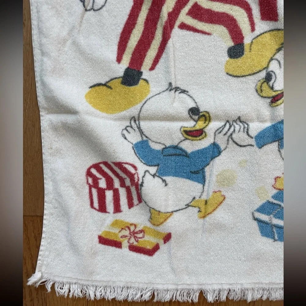 Walt Disney productions Wamsutta heritage 1970s all cotton bath towel‎ 39”x23”